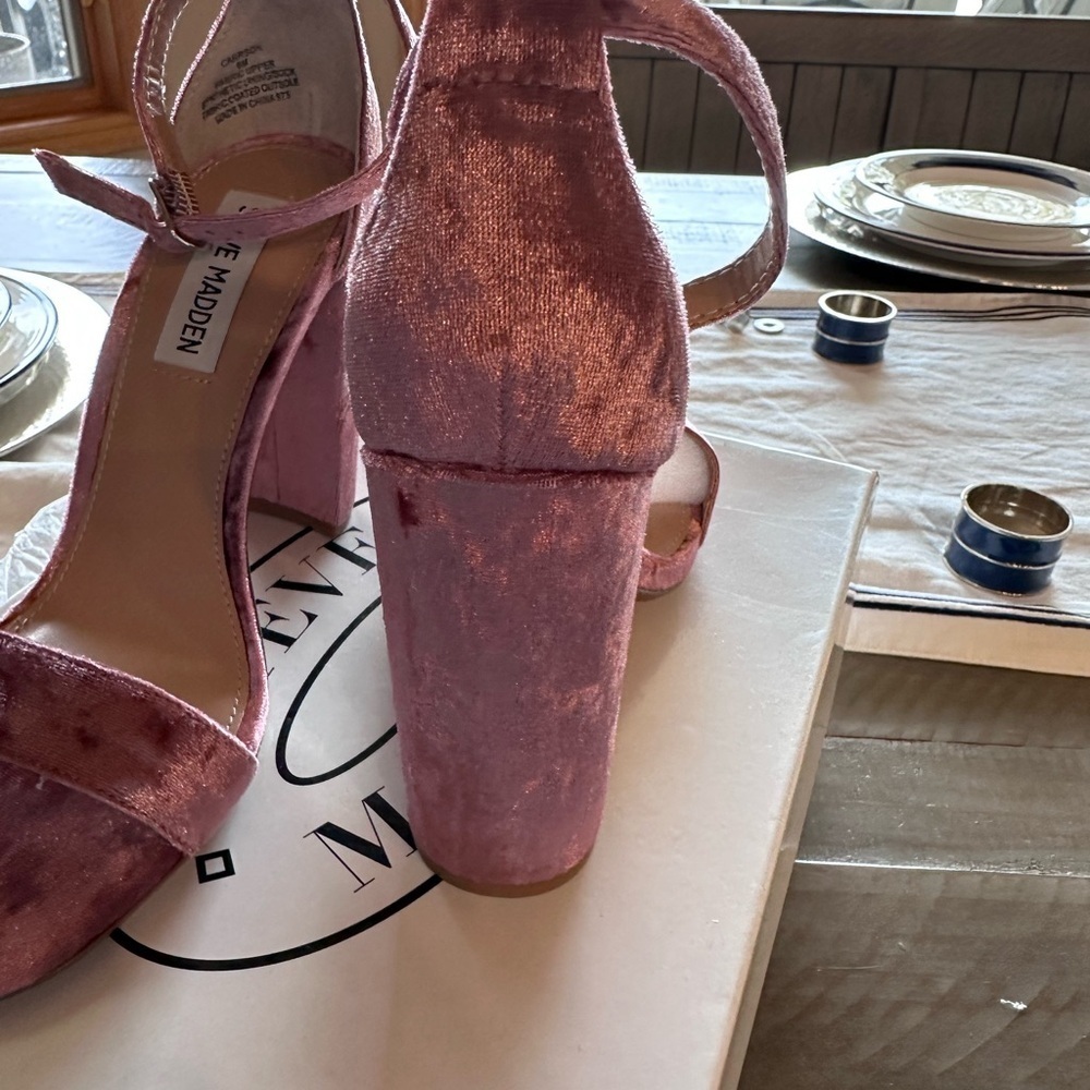 NWB Carson pink velvet 4in heel size 6 - Picture 7 of 12